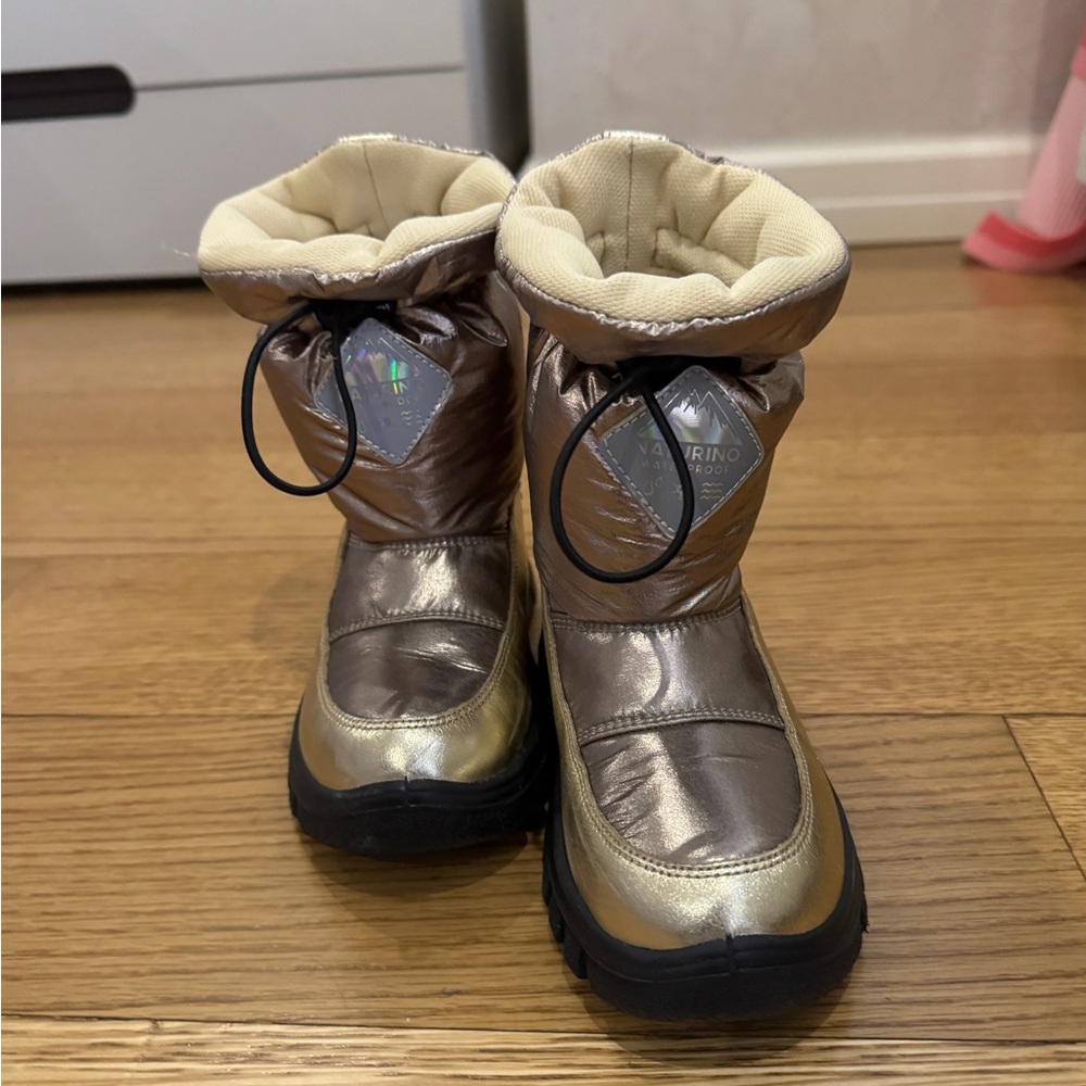 NATURINO girls  snow boot in gold color size 28